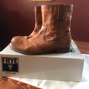 Ankle, slouch Frye boots!